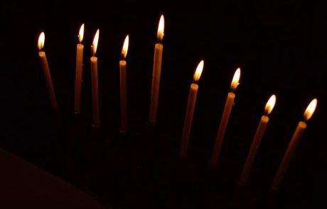 How to Light the Menorah for Hannukah